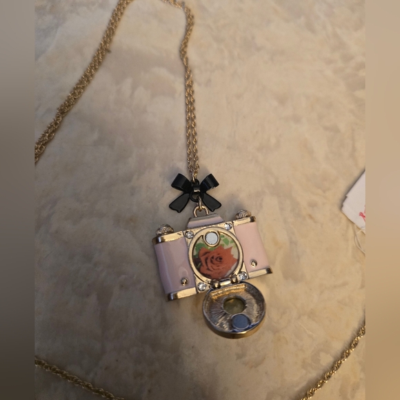 Betsey Johnson Pink Camera Pendant Necklace with Black Bow NWT! Rare! - Picture 11 of 16